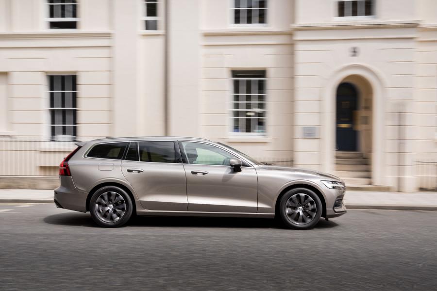  Volvo V60 D4 Momemtum 2018 года  (UK) (фото 35 из 40)